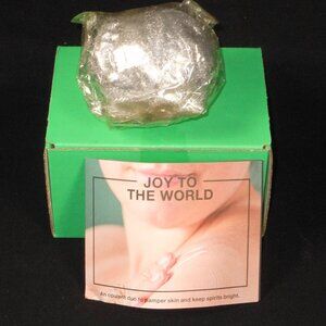 Lush Snow Apple Soap . Net 120g